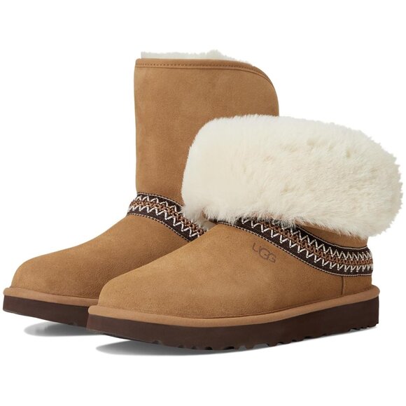UGG WOMEN'S CLASSIC‎ SHORT CRESCENT SUEDE SHEARLING LINED BOOTS CHESTNUT - Picture 1 of 7